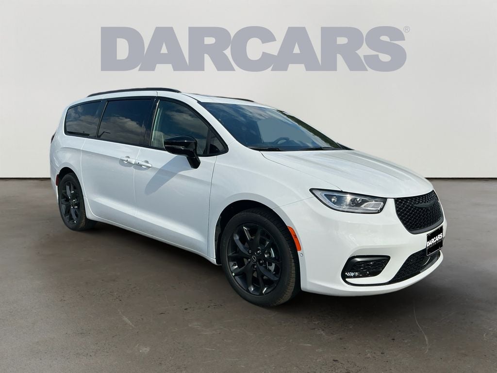 2026 Chrysler Pacifica Limited in Bright White Clear-Coat Exterior Paint — front three-quarter view