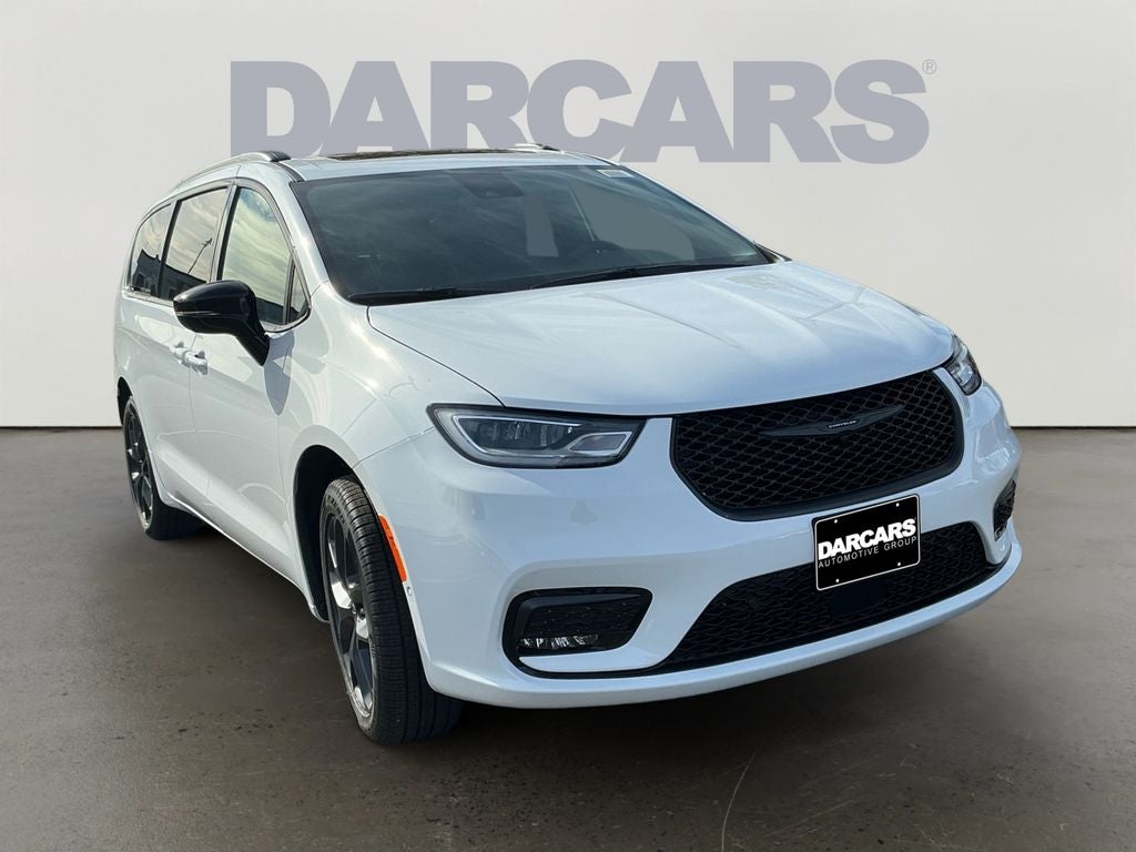 2026 Chrysler Pacifica Limited in Bright White Clear-Coat Exterior Paint — front three-quarter view